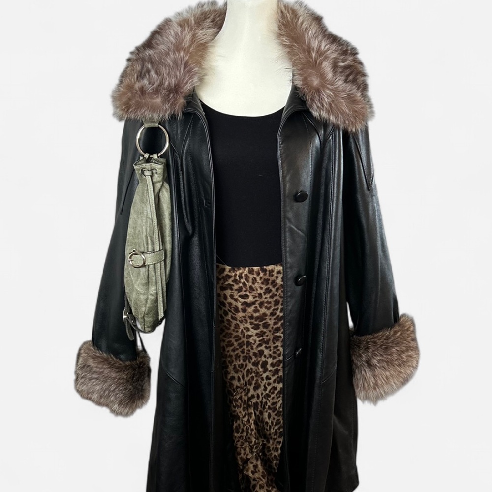 Vintage Penny Lane coat in real leather with faux fur trim.🖤